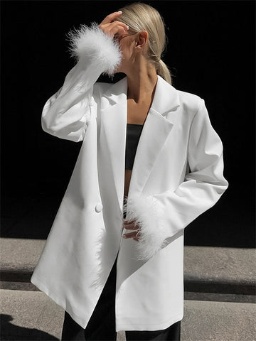 Traje de abrigo de plumas blancas y esponjosas para mujer, moda de otoño 2023, cárdigan de retazos, traje liso y holgado para mujer. 