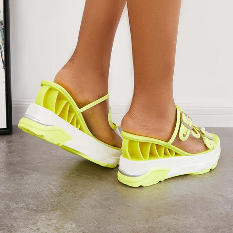 Transparente Slipper mit Keilabsatz und Doppelschnalle 