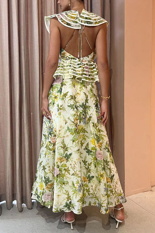 Romantisches Midikleid mit Blumenmuster und Schnürung auf der Rückseite und Rüschenärmeln 