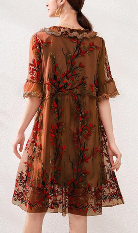 Vestidos de verano con mangas de mariposa y encaje bordado de chocolate orgánico 