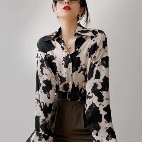 Blusa de manga larga con botones y estampado de vaca 