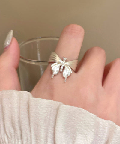Anillos de apertura de mariposa de cobre y seda fina 