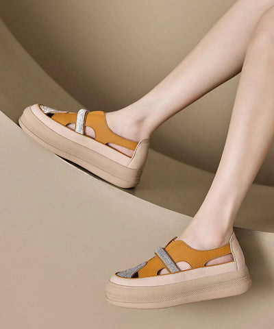 Sandalias casuales con plataforma hueca y empalme de circonitas amarillas 