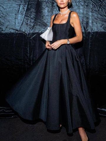 Schwarzes Perlen-Charm-Kleid 