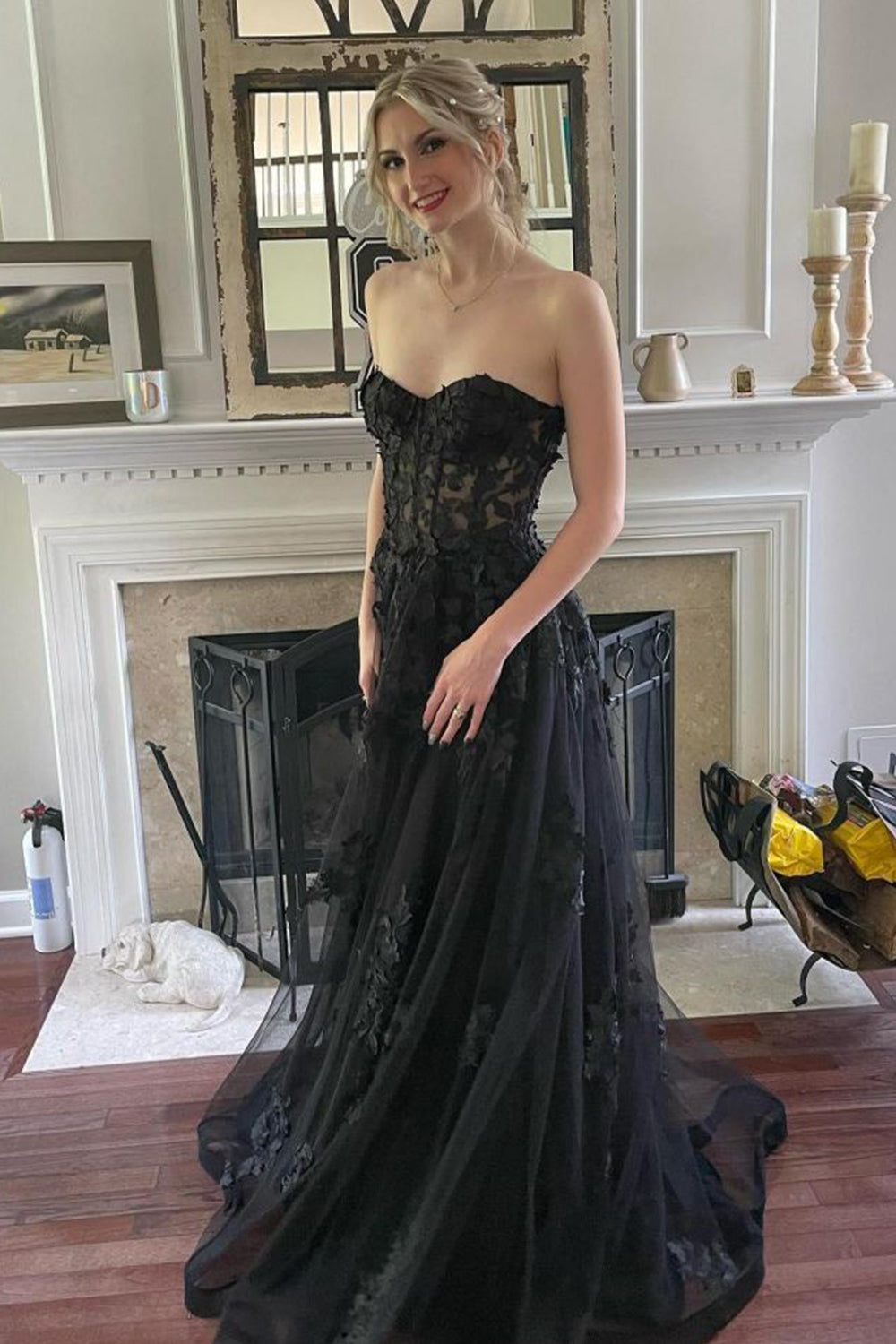Langes, rotes A-Linien-Abendkleid mit herzförmigem Ausschnitt und Applikationen