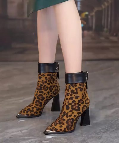 Botas de ante de morera con tacón grueso y punta puntiaguda 