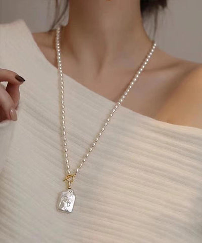 Moderne Halskette mit Perlenanhänger aus weißer Legierung 