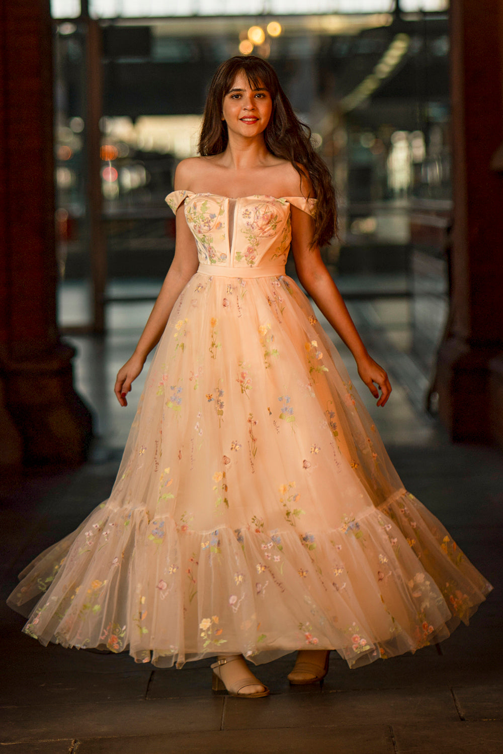 Langes, champagnerfarbenes Prinzessinnen-Abendkleid in A-Linie mit Herzausschnitt und Stickerei