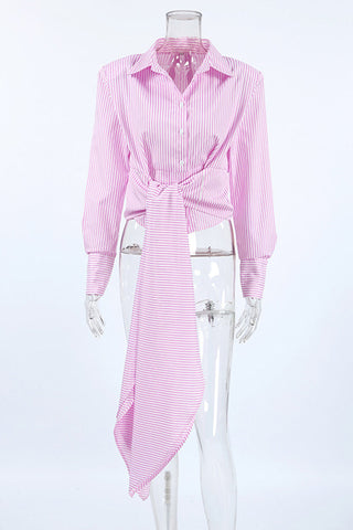 Blusa informal de cuello vuelto con botones y cordones con estampado de rayas urbanas 