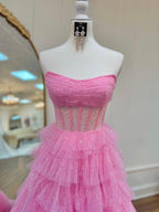 A-Linien-Abendkleid aus glitzerndem Tüll, trägerlos und mit Rüschen