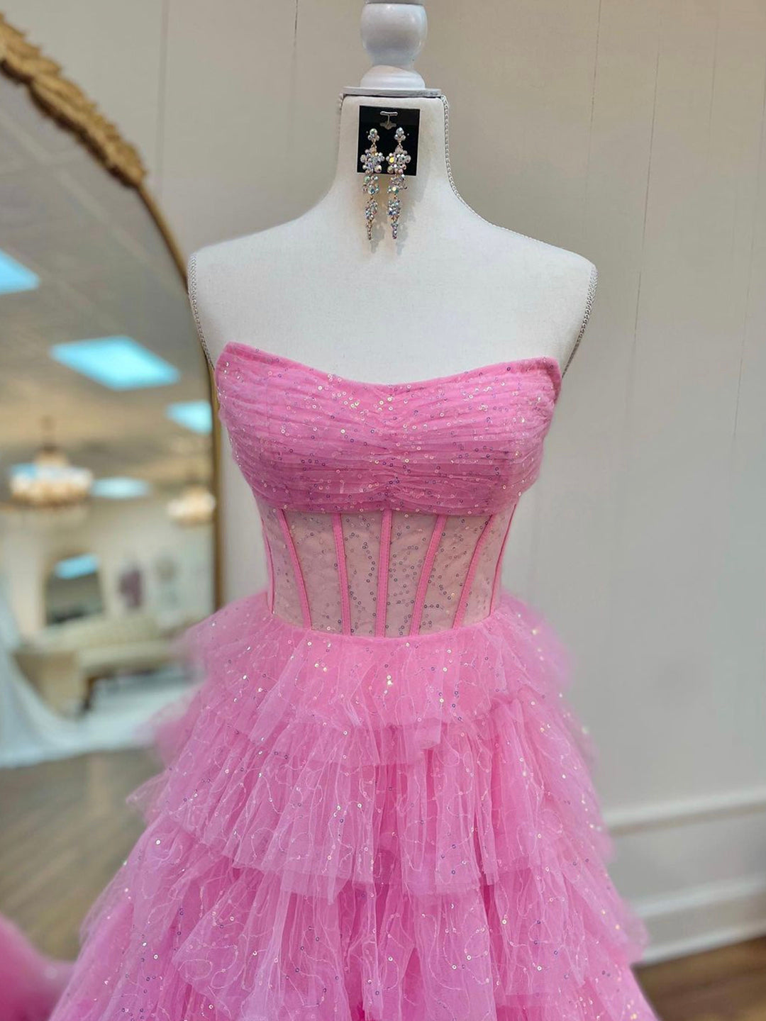 A-Linien-Abendkleid aus glitzerndem Tüll, trägerlos und mit Rüschen