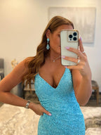 Vestido de fiesta de sirena con escote en V y lentejuelas con abertura