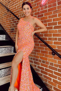Meerjungfrauen-Abendkleid mit One-Shoulder-Ausschnitt, orangefarbenen Pailletten und Schlitz vorne