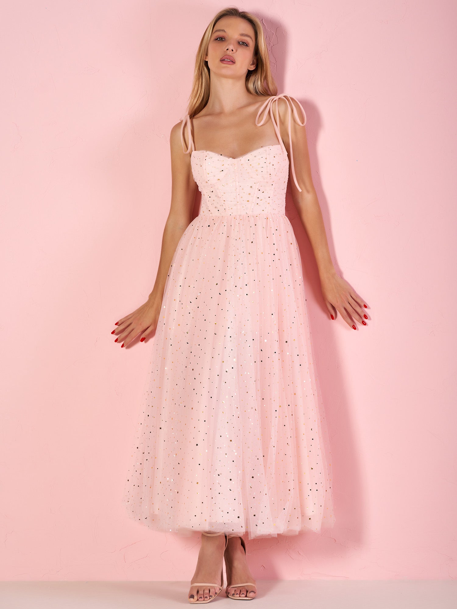 Maxi-Abendkleid aus Tüll mit Herzausschnitt und Sternenhimmel