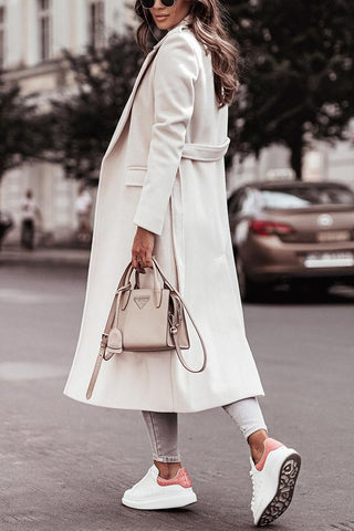 Schlichter langärmliger Wollmantel mit V-Ausschnitt und Krawatte 