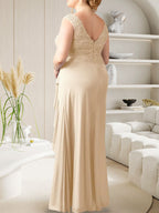 Vestido de malla plisada con escote corazón y corte en A color champán