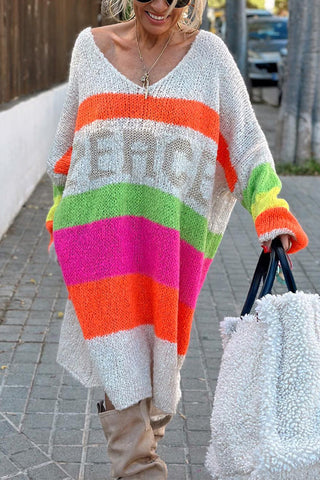 Vestido estilo suéter a media pierna con cuello en V y estampado de letras de Meridress
