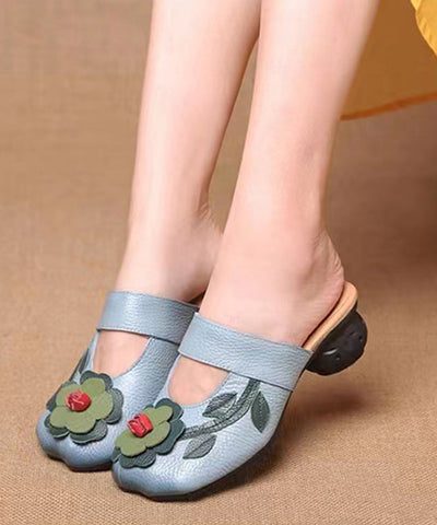 Retro-Sandalen aus dickem Rindsleder mit Blumenmuster in Blau 