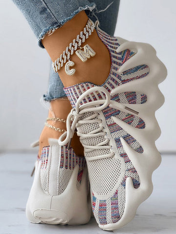 Atmungsaktive Sneakers aus Strick mit Schnürung 