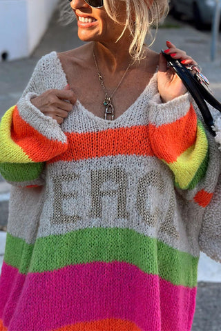 Vestido estilo suéter a media pierna con cuello en V y estampado de letras de Meridress