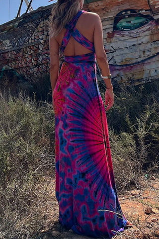 Vestido largo de corte A con escote en V, espalda cruzada y efecto tie dye de Meridress