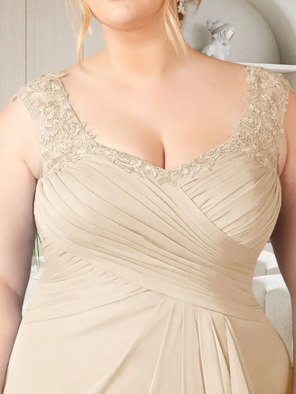 Vestido de malla plisada con escote corazón y corte en A color champán