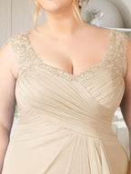 Vestido de malla plisada con escote corazón y corte en A color champán