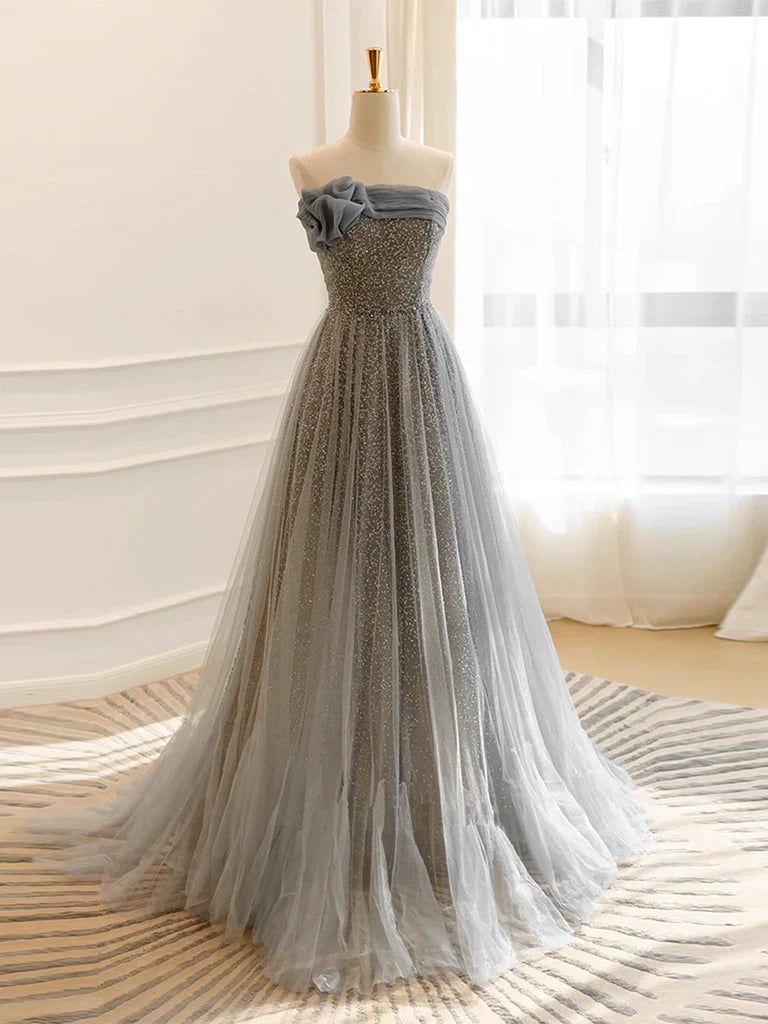 Langes, graues A-Linien-Abendkleid aus Tüll mit Pailletten und Schleppe