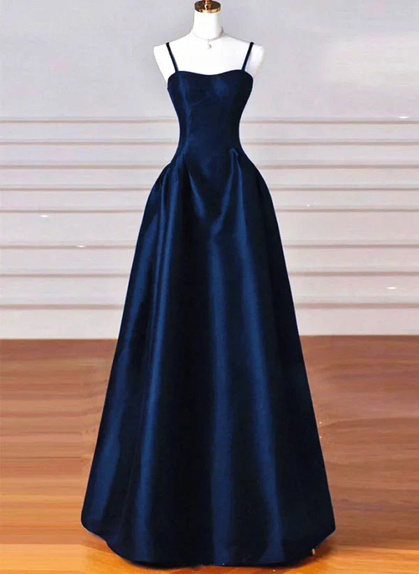 Vestido de fiesta largo de satén azul marino con tirantes finos y corte A