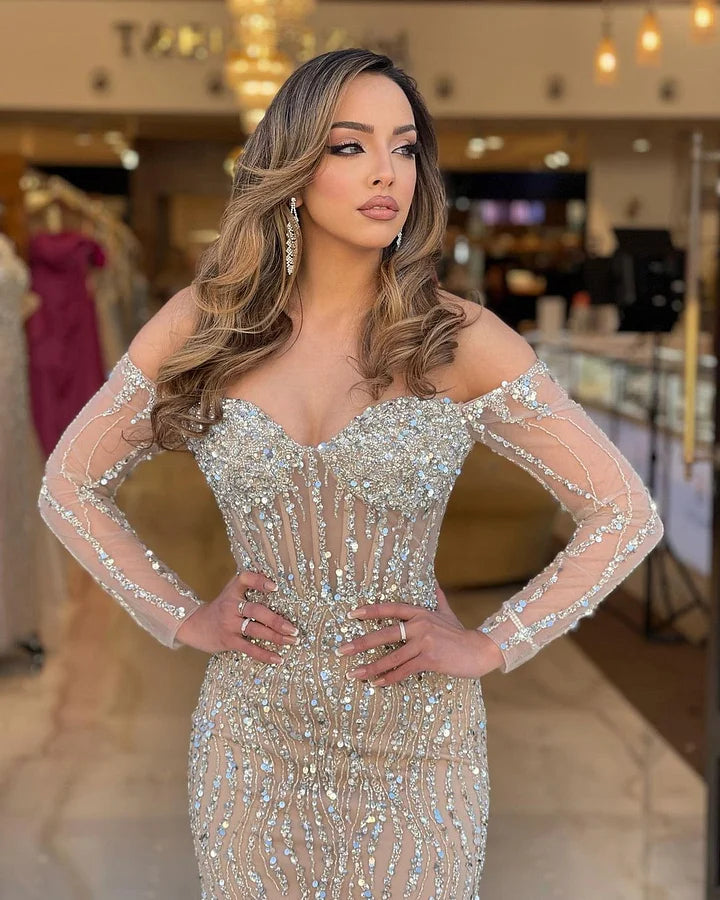 Vestido de fiesta de tul sirena color champán intenso de Ovlias, manga larga, escote corazón, sin tirantes