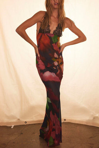 Meridress Rückenfreies, figurbetontes Maxikleid mit V-Ausschnitt und Spitzenbesatz