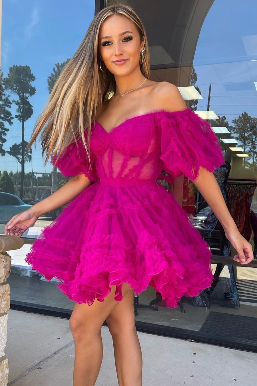 Vestido de fiesta de tul con hombros descubiertos y corte en A