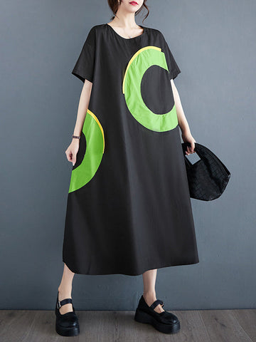 Vestidos midi holgados de manga corta con bolsillos de color en contraste y cuello redondo estampados 