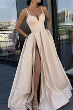 Schwarzes, langes A-Linien-Abendkleid mit Spaghettiträgern und Schleier