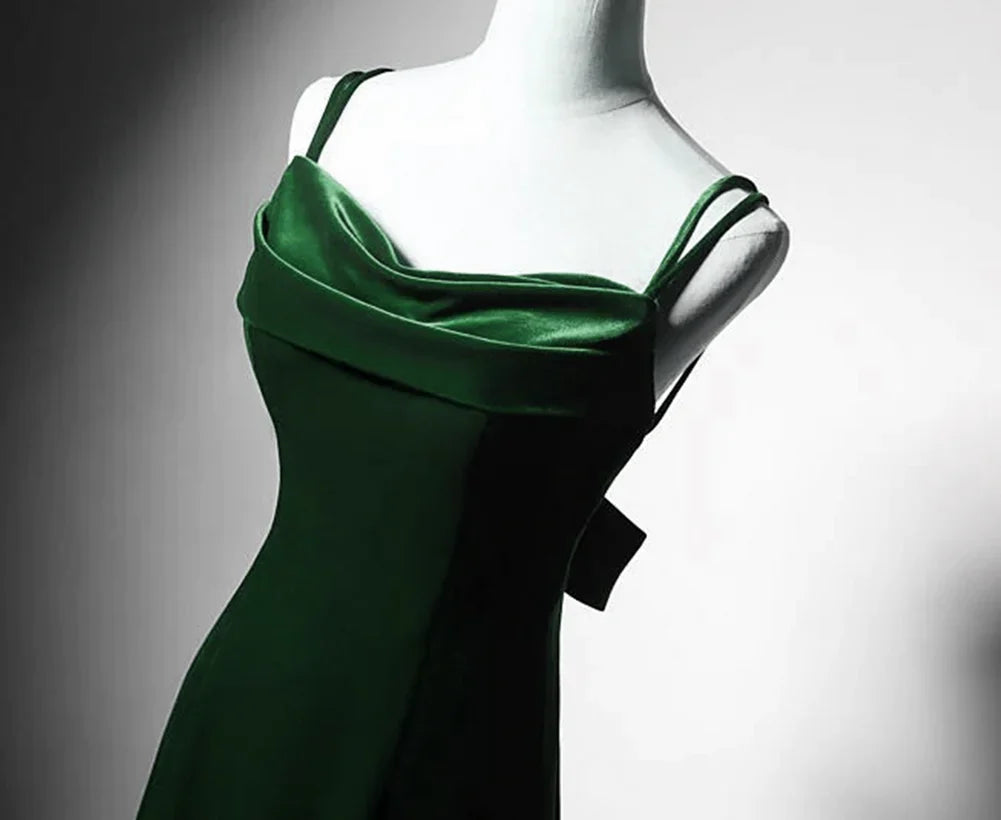 Wunderschönes, rückenfreies, langes Meerjungfrauen-Abendkleid aus Samt – perfekt für Abschlussball, Hochzeit oder andere festliche Anlässe.