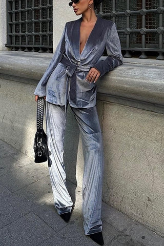 Conjunto de abrigo de terciopelo con solapa y cinturón de manga larga para chica cool y pantalones holgados con bolsillos y cintura elástica. 