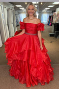 Schulterfreies, mehrlagiges, perlenbesetztes Tüll-Abendkleid