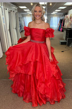 Schulterfreies, mehrlagiges, perlenbesetztes Tüll-Abendkleid