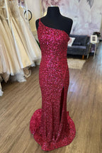 Meerjungfrauen-Abendkleid aus burgunderrotem Paillettenkleid mit One-Shoulder-Verschluss und Schlitz vorne