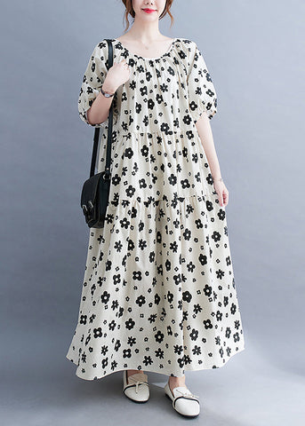 Vestido playero blanco de talla grande con cuello redondo, estampado floral arrugado y manga corta 