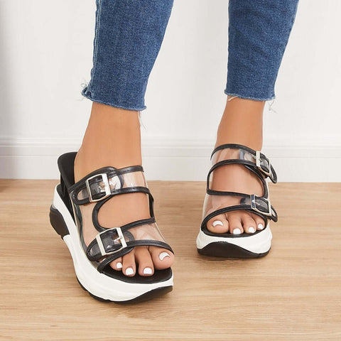 Transparente Slipper mit Keilabsatz und Doppelschnalle 