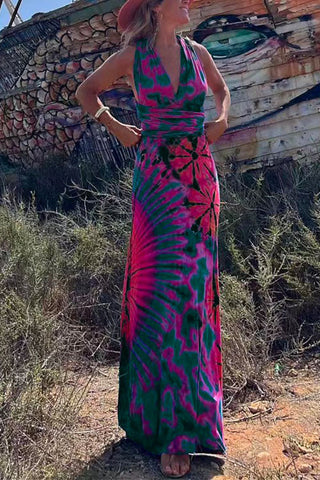 Vestido largo de corte A con escote en V, espalda cruzada y efecto tie dye de Meridress