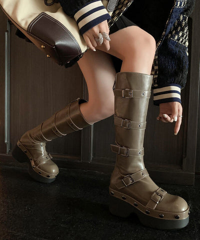 Botas de plataforma con remaches y hebillas de piel de vaca negra 