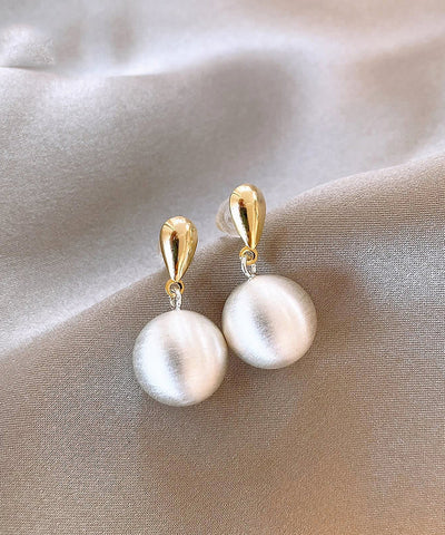 Pendientes colgantes de bola de aleación de cobre y oro Vogue 