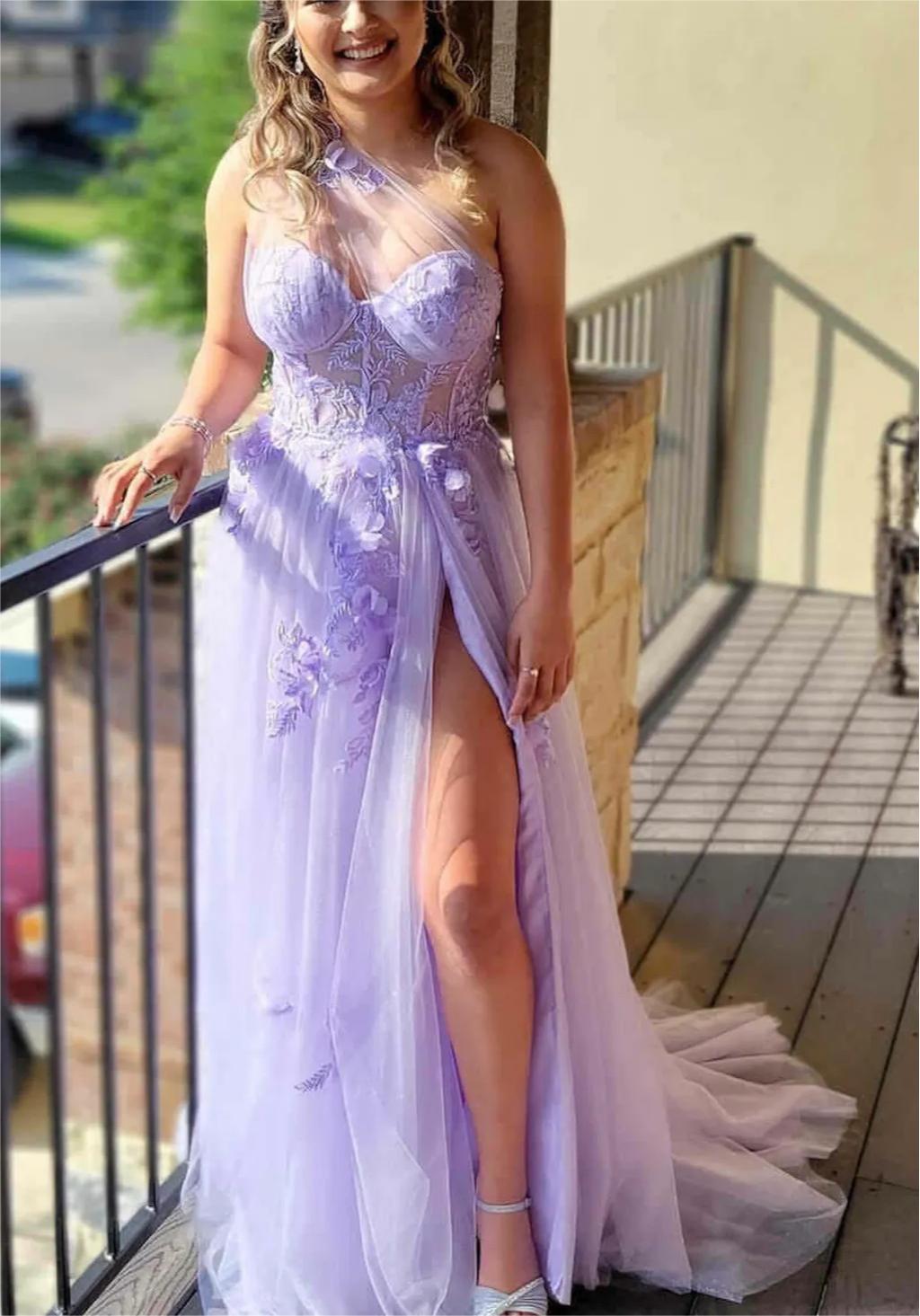 Vestido de fiesta largo negro de corte A con un solo hombro y apliques