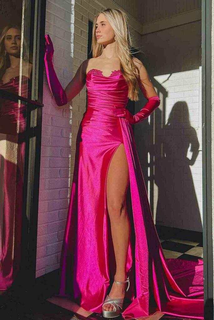 Meerjungfrauen-Abendkleid aus Satin, trägerlos und mit Schlitz