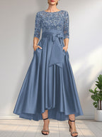 A-Linien-Kleid mit asymmetrischem Ausschnitt, Illusion-Effekt, Satinspitze und Schleife für die Mutter der Braut