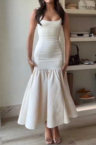 Vestido midi de cintura baja con tirantes anchos y escote cuadrado de silueta elegante 