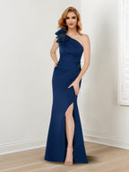 Ärmelloses Etui-/Säulenkleid mit One-Shoulder-Ausschnitt und Seitenschlitz für die Mutter der Braut 
