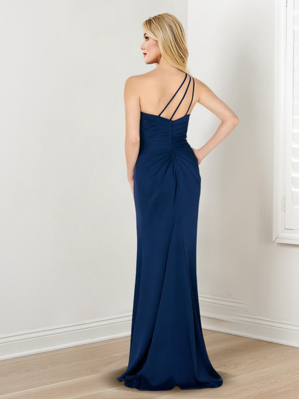 Ärmelloses Etui-/Säulenkleid mit One-Shoulder-Ausschnitt und Seitenschlitz für die Mutter der Braut 
